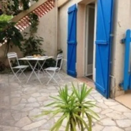 In With Parking And Private Garden شقة *