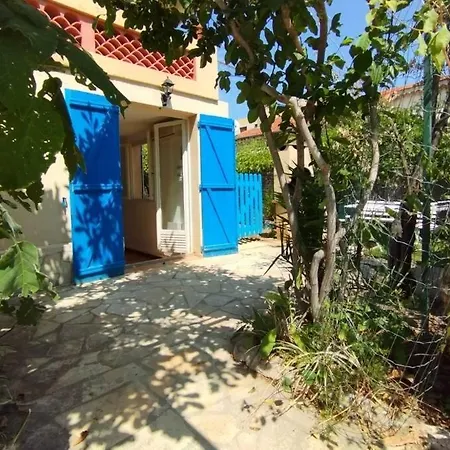 In With Parking And Private Garden شقة *